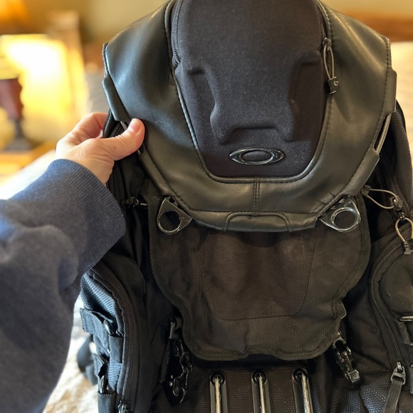 Oakley Backpack - Picture 7 of 9